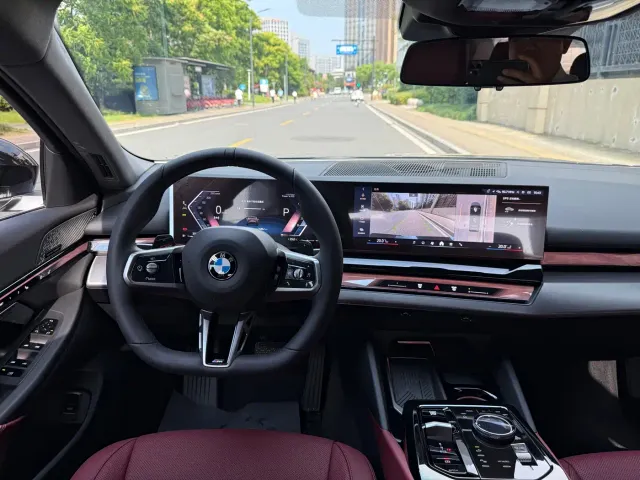 BMW 5 Series — Фото автомобиля 9