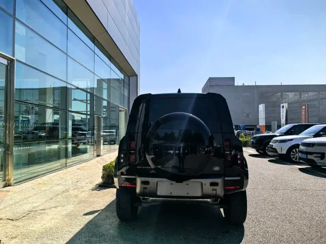 Land Rover Defender — Фото автомобиля 4