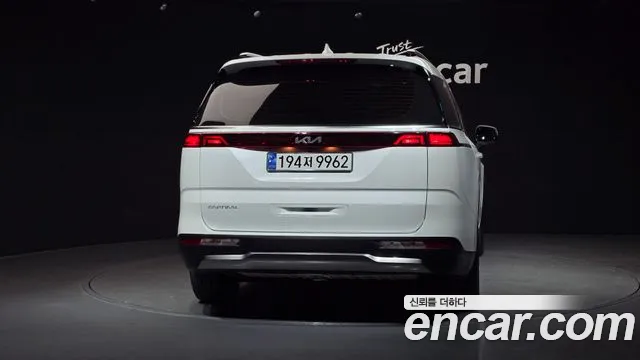 Kia Carnival Generation 4 — Фото автомобиля 4