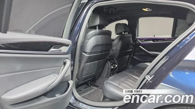BMW 5 Series G30 — Фото автомобиля 30