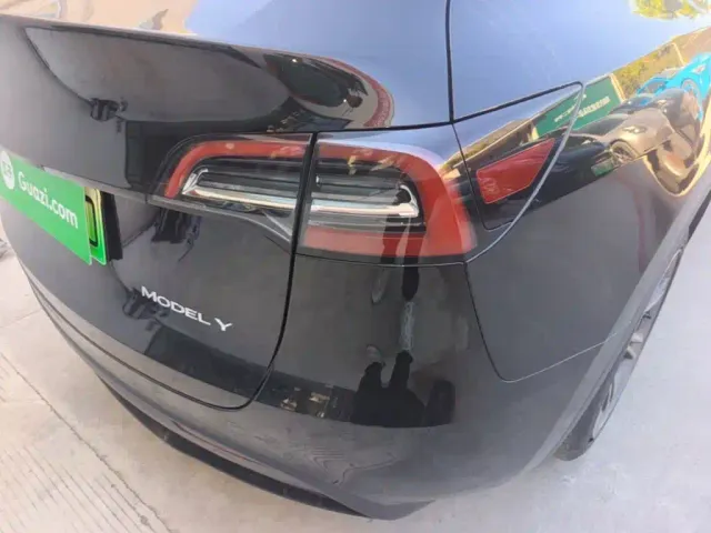 Tesla Model Y — Фото автомобиля 7