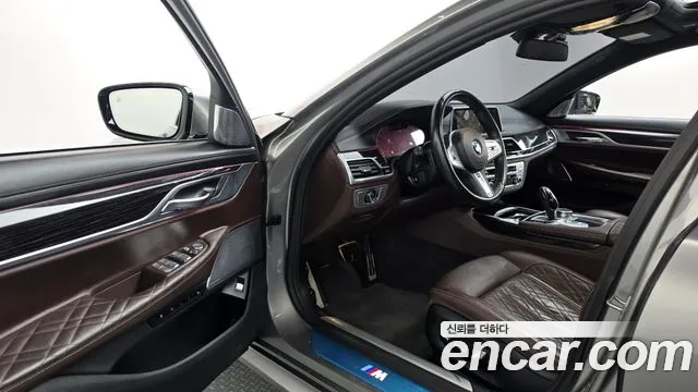 BMW 7 Series — Фото автомобиля 15