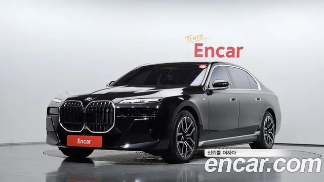 Фотография автомобиля — BMW i7 G70