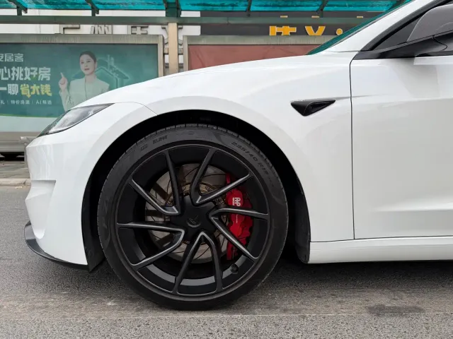 Tesla Model 3 — Фото автомобиля 29