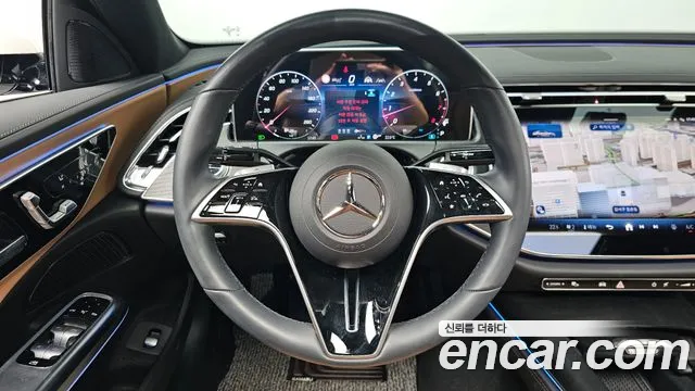 Mercedes-Benz E-Class — Фото автомобиля 12