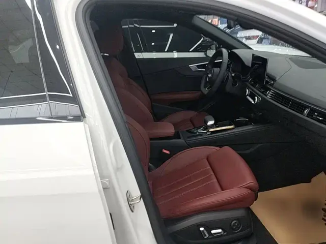 Audi A4L — Фото автомобиля 24