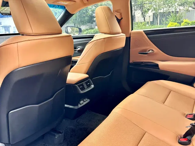 Lexus ES — Фото автомобиля 11