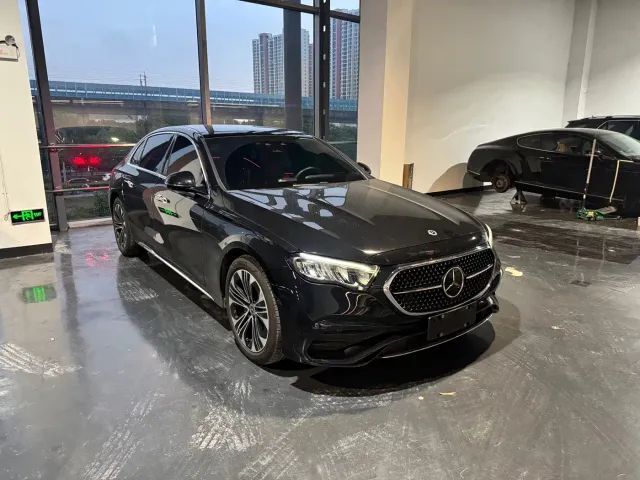Mercedes-Benz E-Class — Фото автомобиля 3