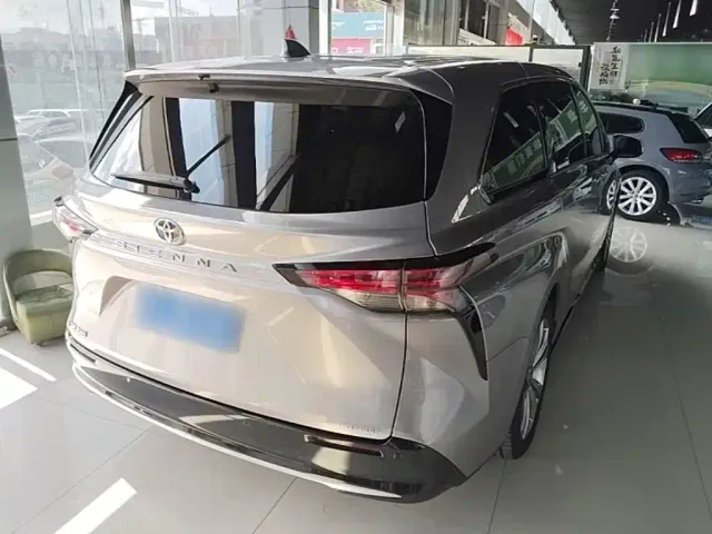 Toyota Sienna — Фото автомобиля 6
