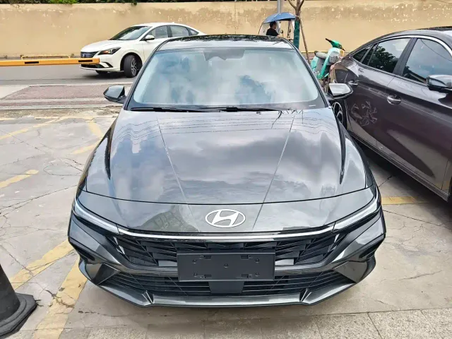 Hyundai Elantra — Фото автомобиля 2