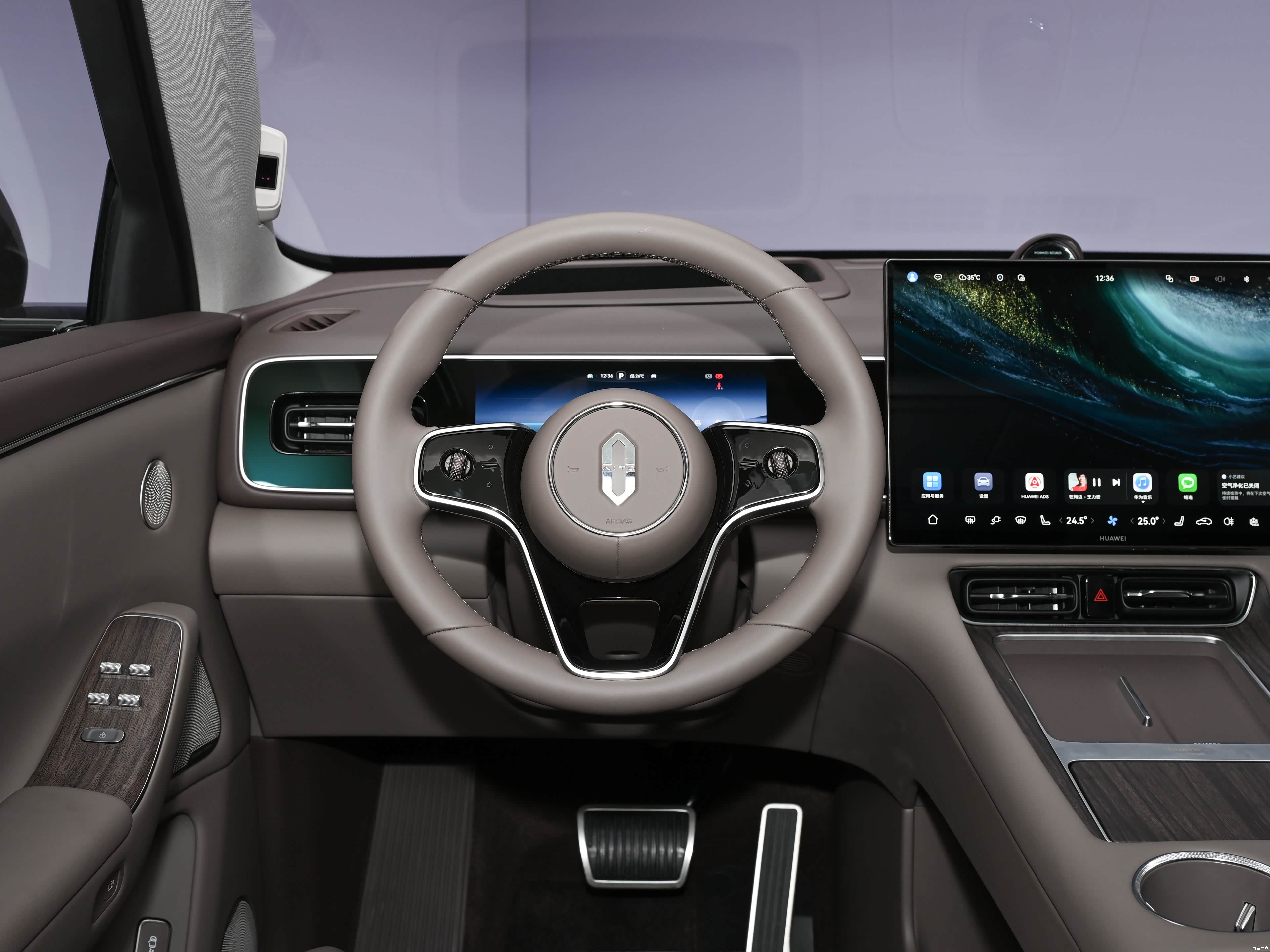 AITO M7 EREV Ultra 5 seats 4wd — Фото автомобиля 5