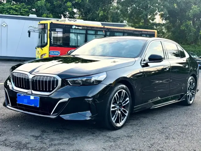 Фотография автомобиля — BMW 5 Series