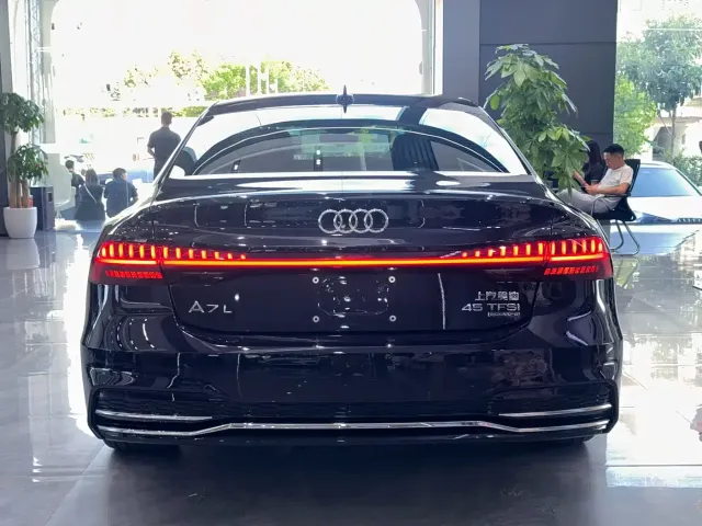 Audi Audi A7L 2022 45 TFSI quattro S-line Vision Crystal Package — Фото автомобиля 10