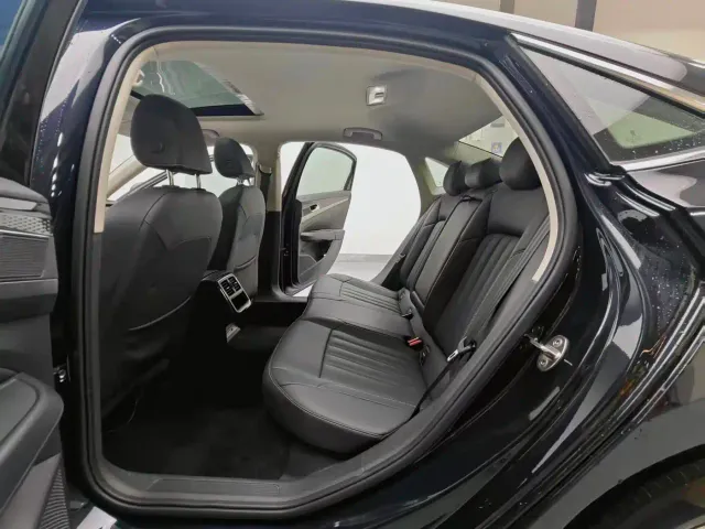 Volkswagen Passat — Фото автомобиля 10