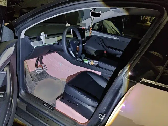 Tesla Model Y — Фото автомобиля 12