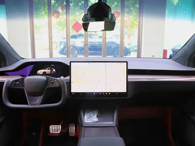 Tesla Model X — Фото автомобиля 7