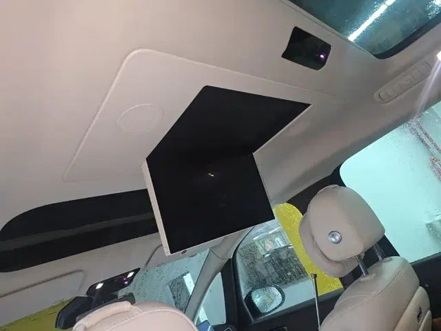 Li Auto MEGA — Фото автомобиля 17