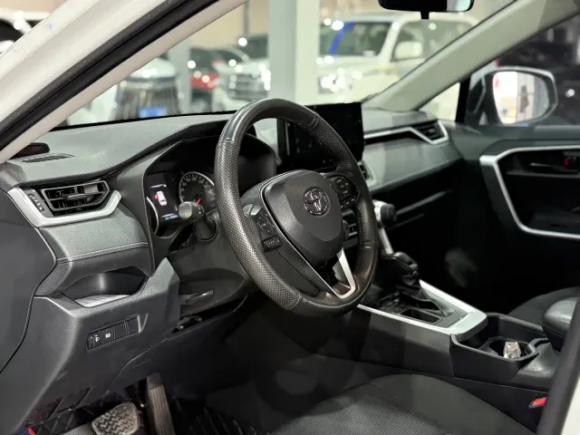 Toyota RAV4 — Фото автомобиля 5