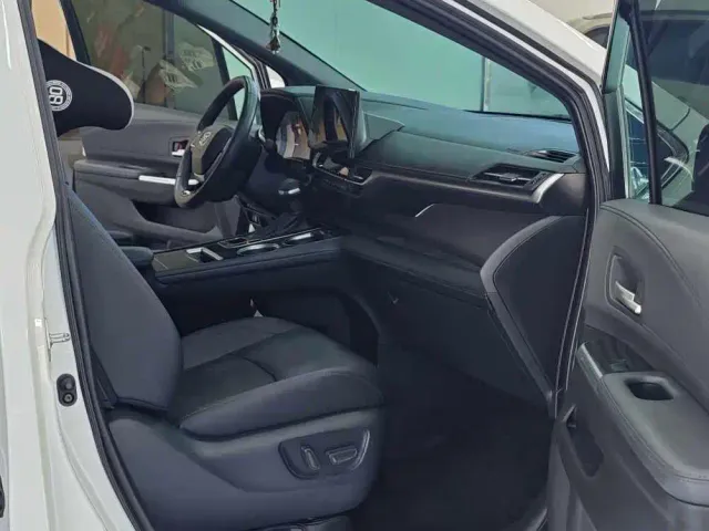Toyota Sienna — Фото автомобиля 8