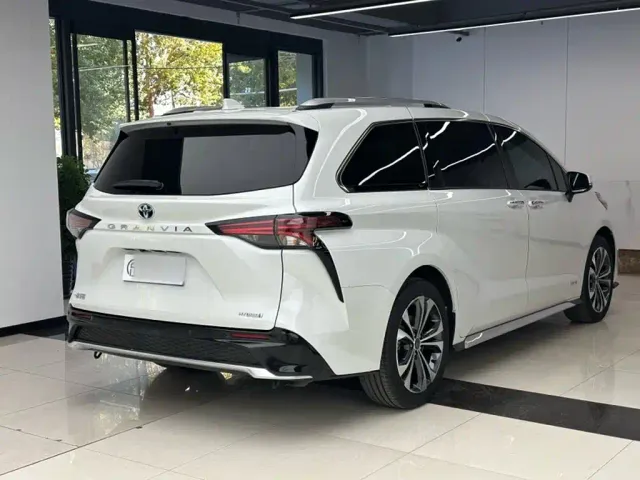Toyota Granvia — Фото автомобиля 16
