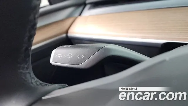 Tesla Model Y — Фото автомобиля 24