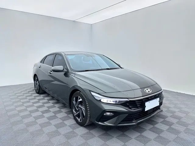 Hyundai Elantra — Фото автомобиля 3