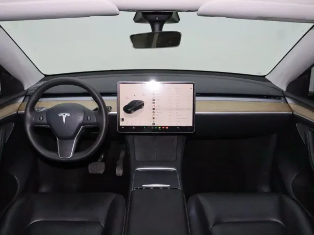 Tesla Model Y — Фото автомобиля 14
