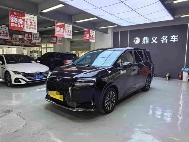Фотография автомобиля — Wuling Starlight 730