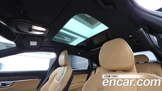 Volvo S90 — Фото автомобиля 24