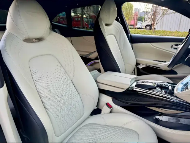Aston Martin DBX — Фото автомобиля 4