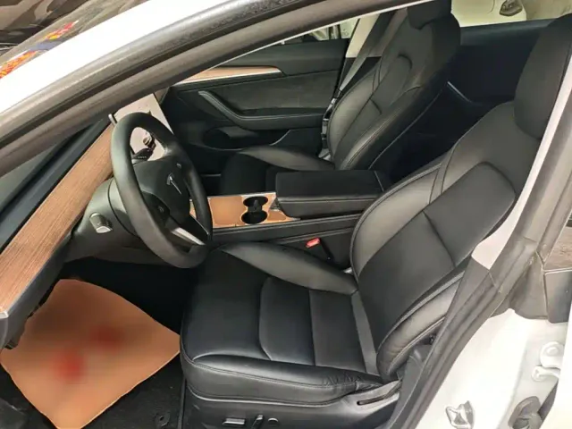 Tesla Model 3 — Фото автомобиля 14