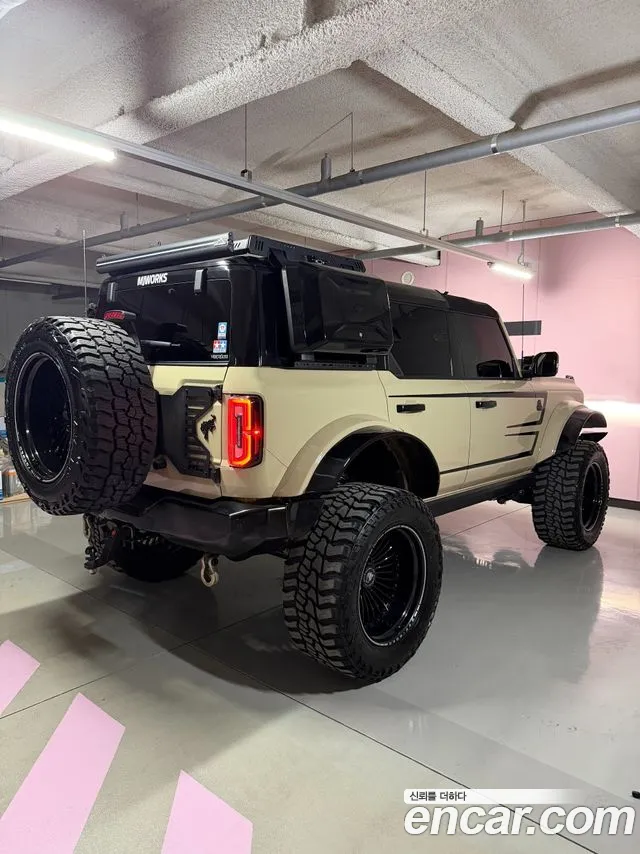 Ford Bronco 6th Gen — Фото автомобиля 3