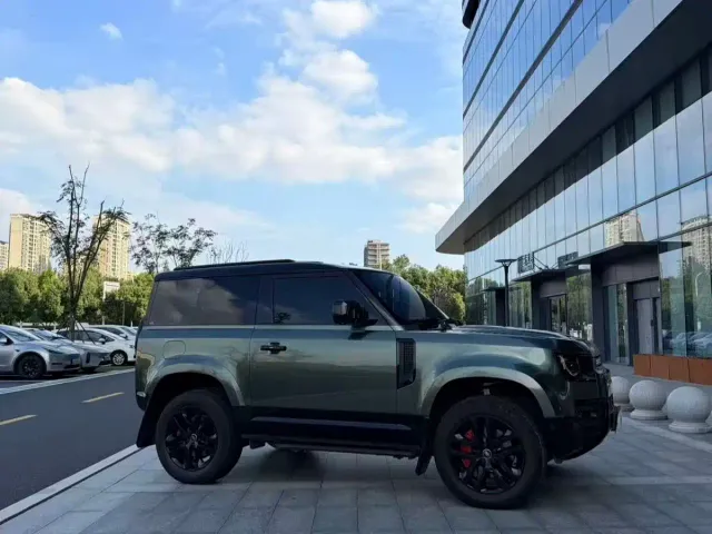 Land Rover Defender — Фото автомобиля 3