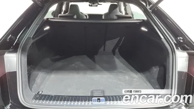 Audi Q8 55 TFSI quattro Premium — Фото автомобиля 16