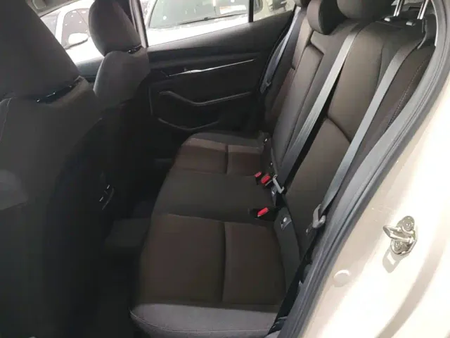 Mazda Axela — Фото автомобиля 16