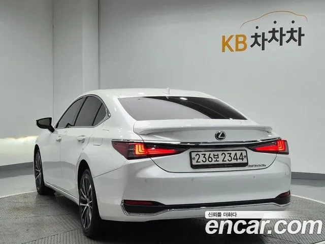 Lexus ES — Фото автомобиля 4
