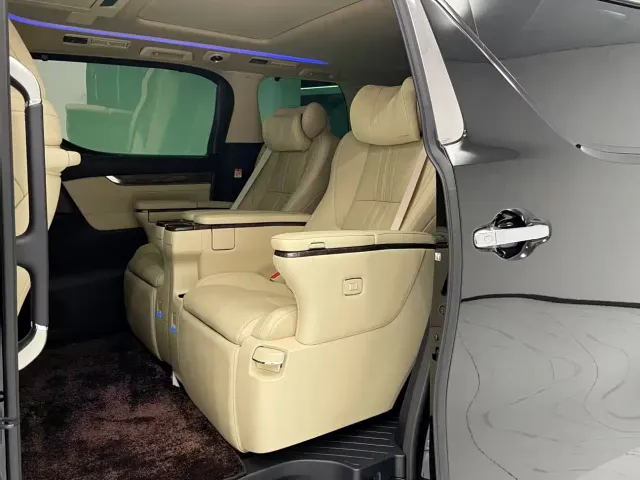 Toyota Alphard — Фото автомобиля 14