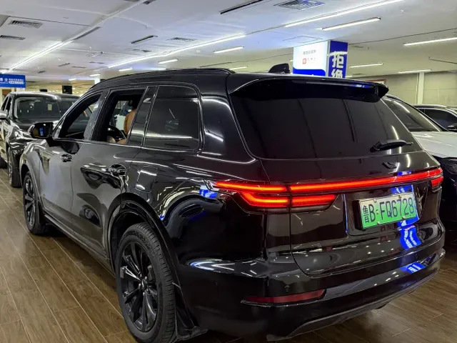 Li Auto ONE — Фото автомобиля 4