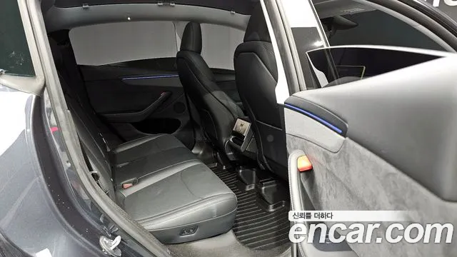 Tesla Model Y — Фото автомобиля 12