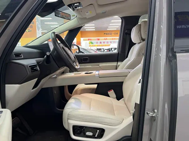 Li Auto MEGA — Фото автомобиля 4