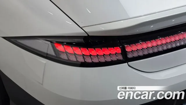 Hyundai Ioniq 6 — Фото автомобиля 8