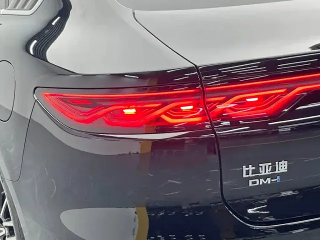 BYD Han 2022 DM-i 121KM Premium Edition — Фото автомобиля 11