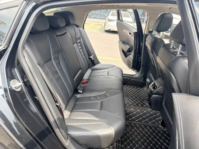 Hongqi H5 — Фото автомобиля 12