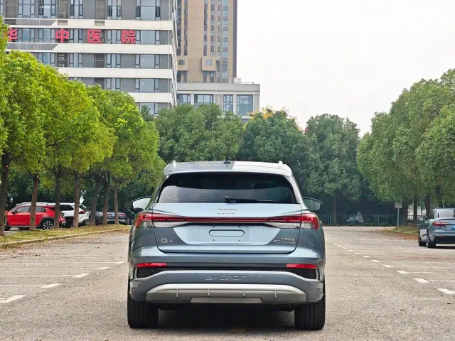 Audi Q4 e-tron — Фото автомобиля 8