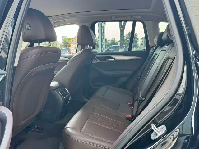 BMW iX3 — Фото автомобиля 6