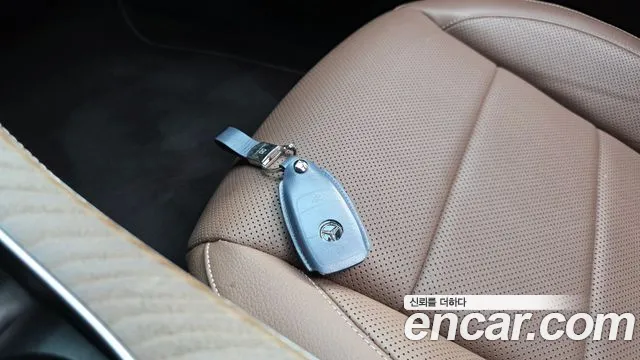 Mercedes-Benz E-Class — Фото автомобиля 27