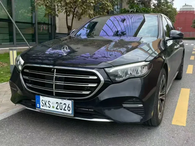 Фотография автомобиля — Mercedes-Benz E-Class