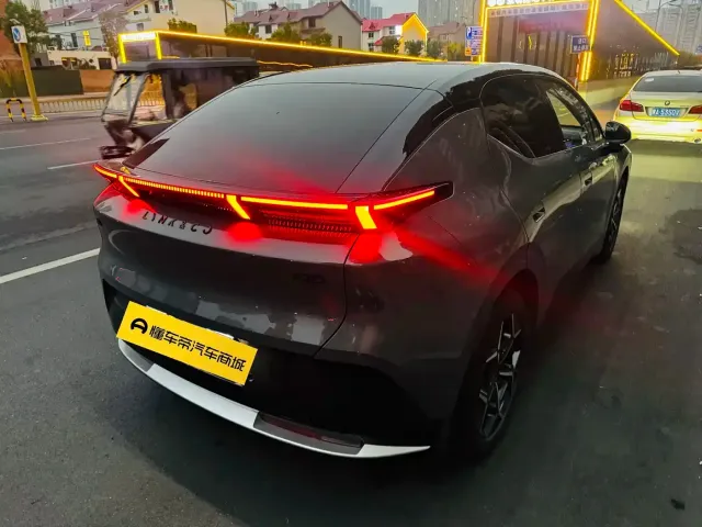 Lynk & Co Z20 — Фото автомобиля 6