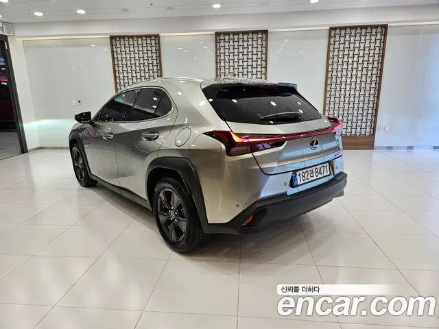 Lexus UX UX300h — Фото автомобиля 2