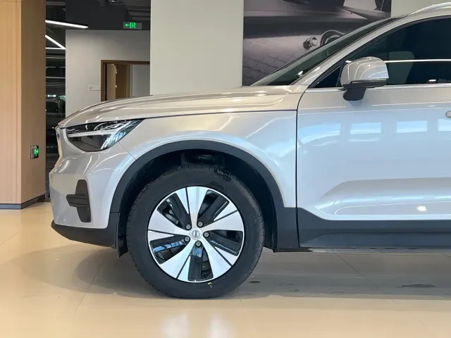 Volvo XC40 — Фото автомобиля 4
